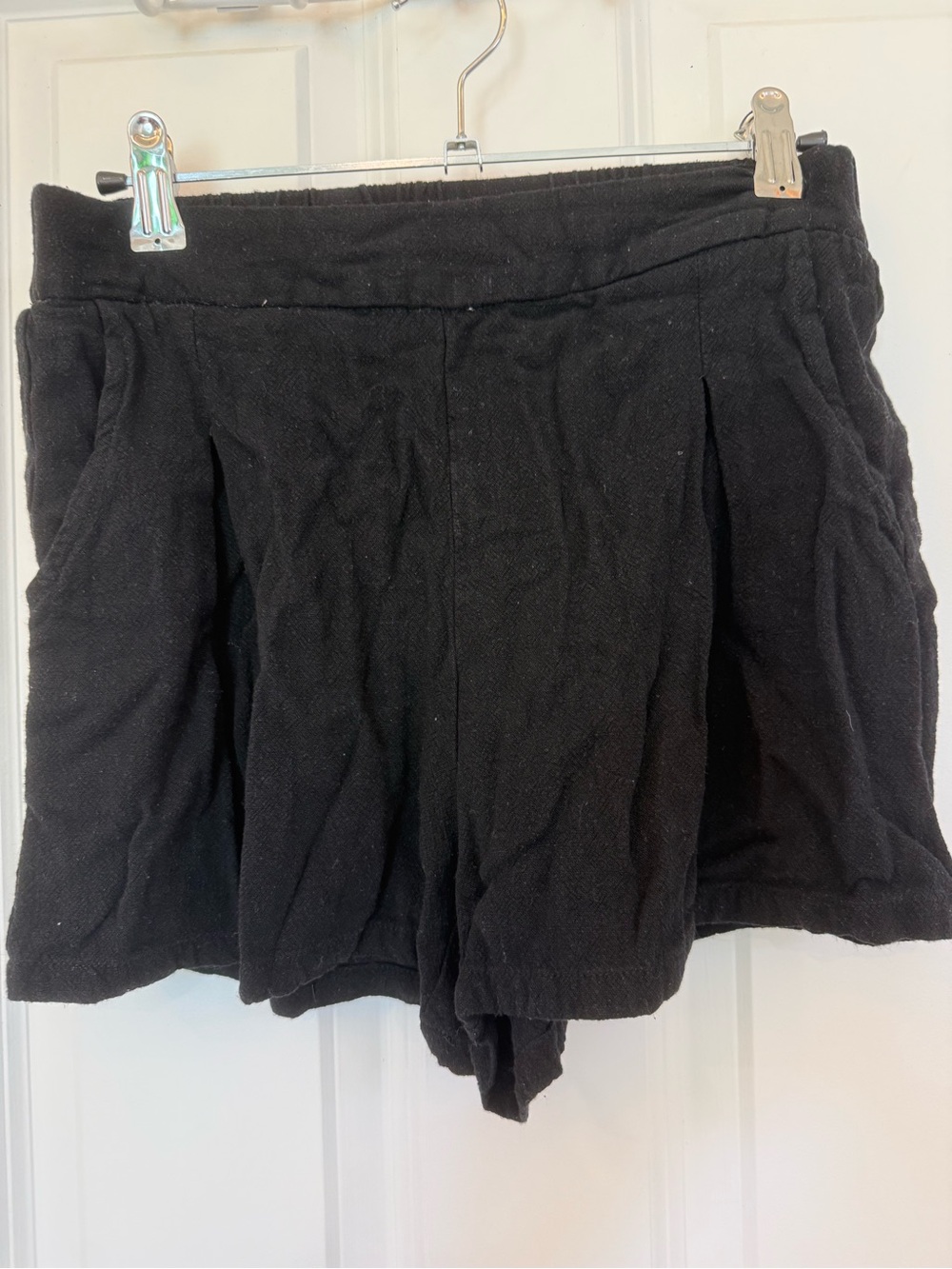 Black Women's Pleated Stretch shorts